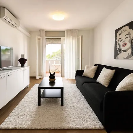 Blue Wave By The Sea Apartment